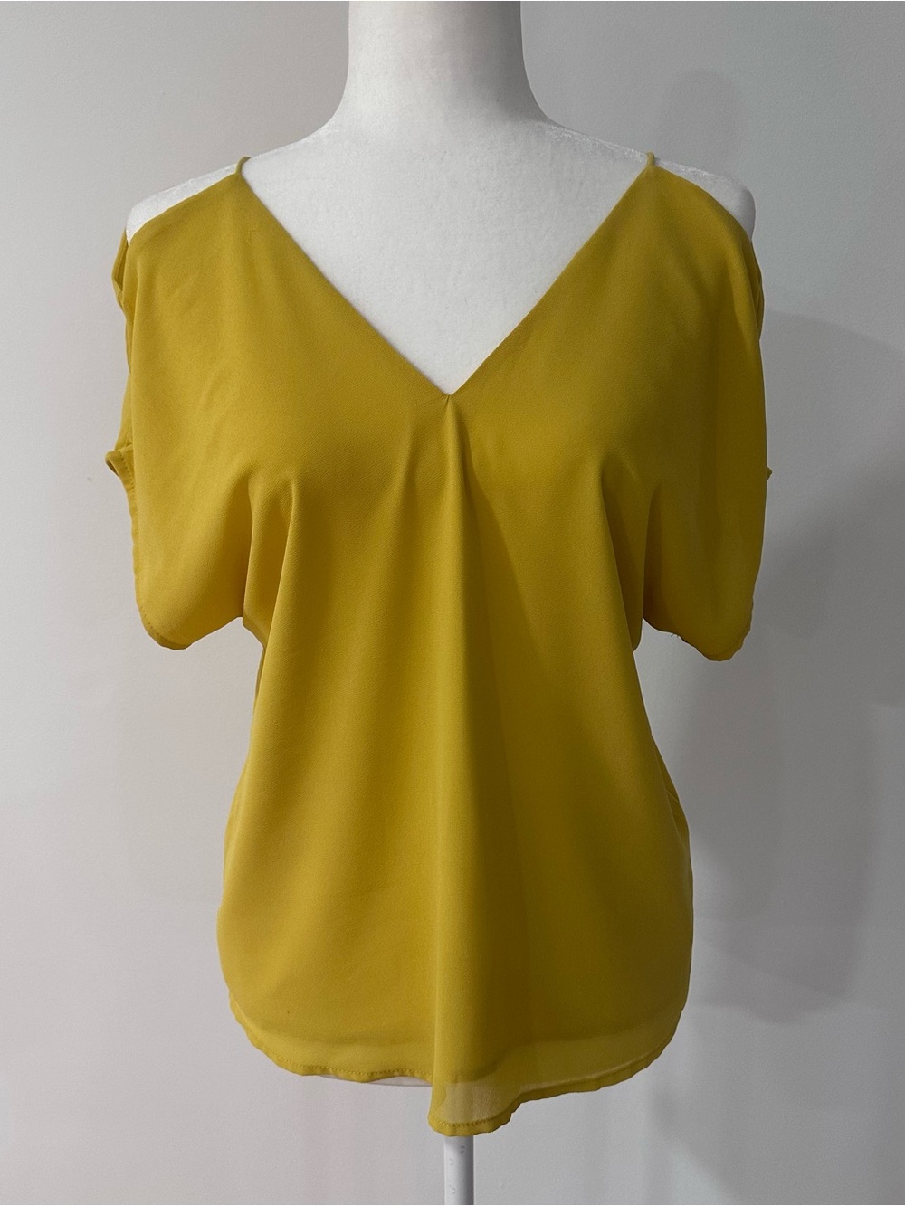 Naked Zebra Women’s Mustard Cold-Shoulder V-Neck Top Size S